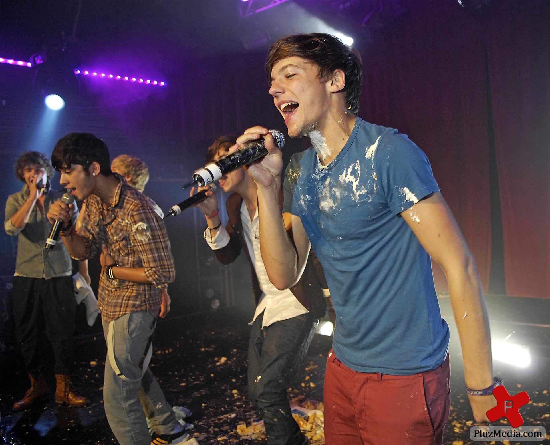 One Direction perform live at G-A-Y nightclub photos | Picture 80759